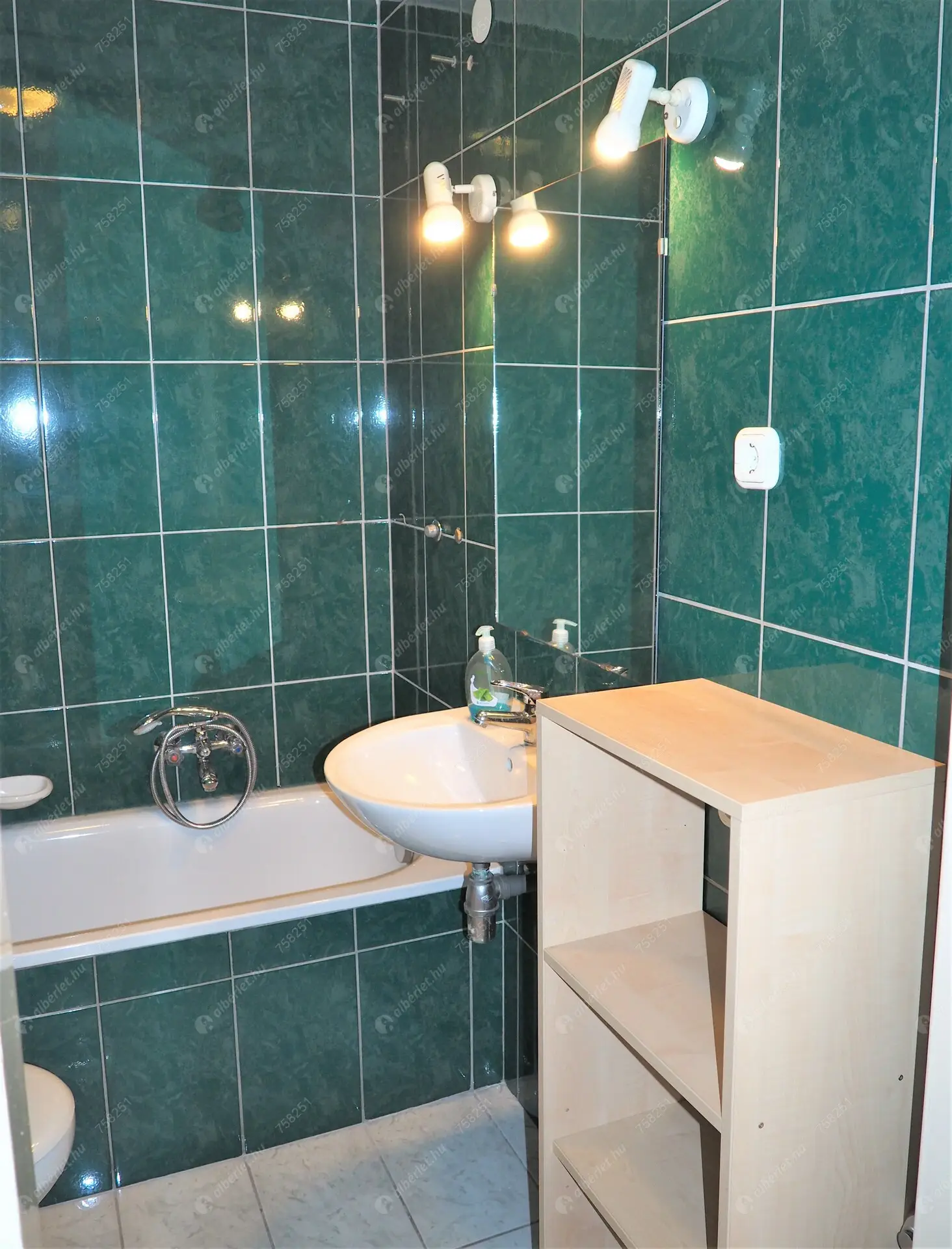 Kiadó albérlet 238000 Ft/hó áron: Budapest, VIII. kerület  II. János Pál pápa tér. Mérete: 45 nm, 1 szobás | Alberlet.hu - 6405802