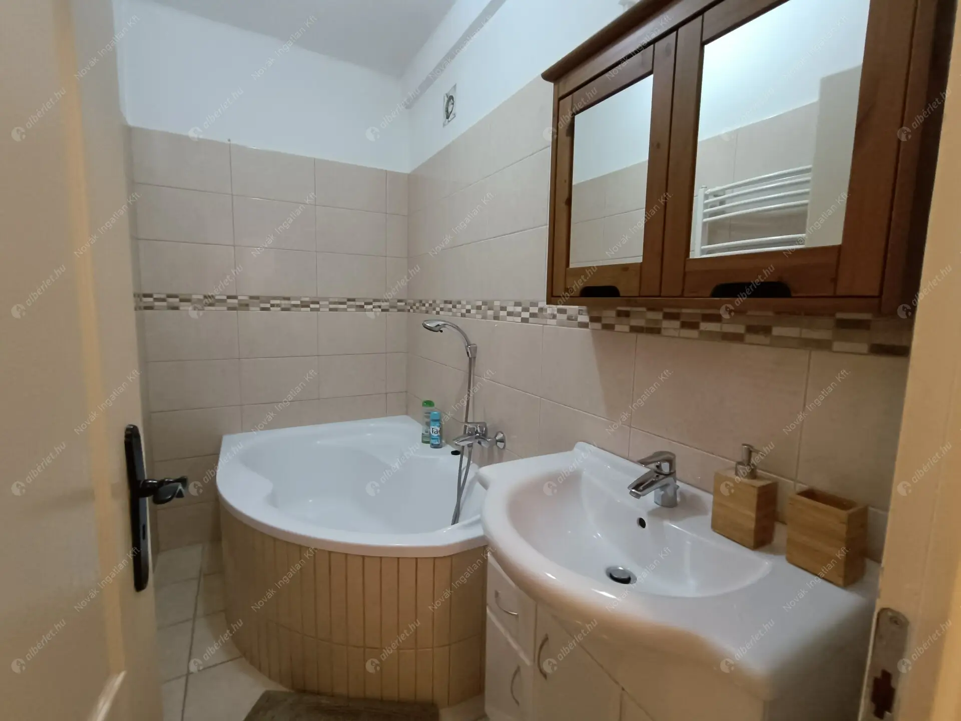 Kiadó albérlet 250000 Ft/hó áron: Budapest, VIII. kerület  II jános pál pápa tér. Mérete: 53 nm, 2 szobás | Alberlet.hu - 6332008