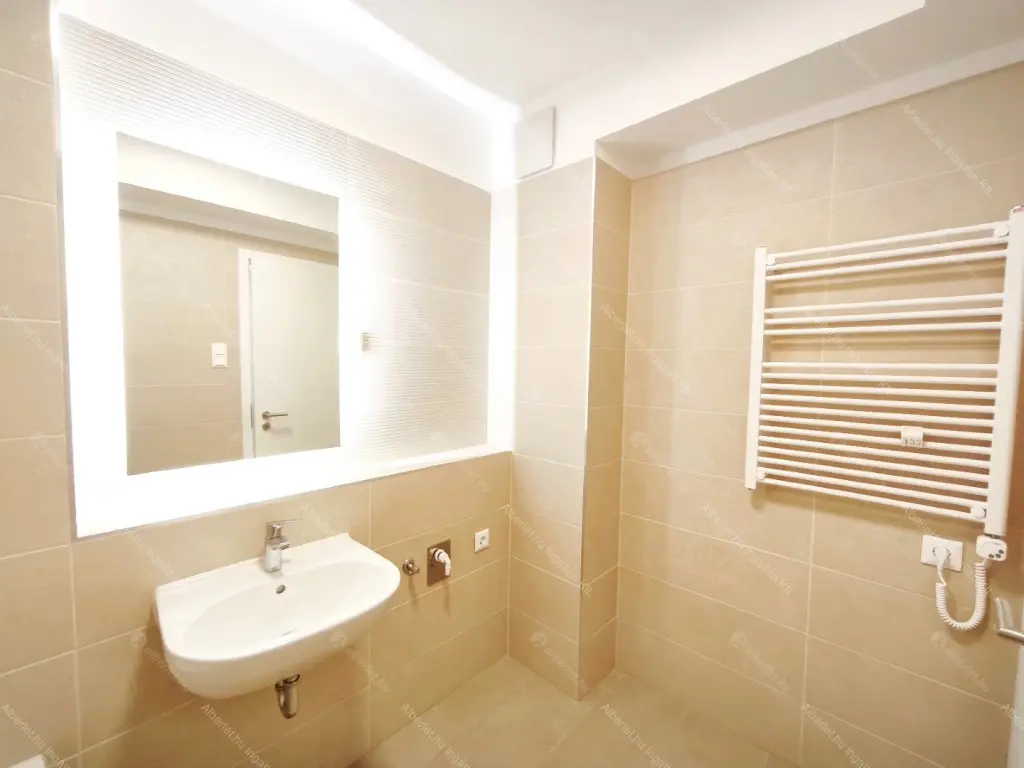 Kiadó albérlet 300000 Ft/hó áron: Budapest, VIII. kerület  Illés utca. Mérete: 47 nm, 2 szobás | Alberlet.hu - 6694137