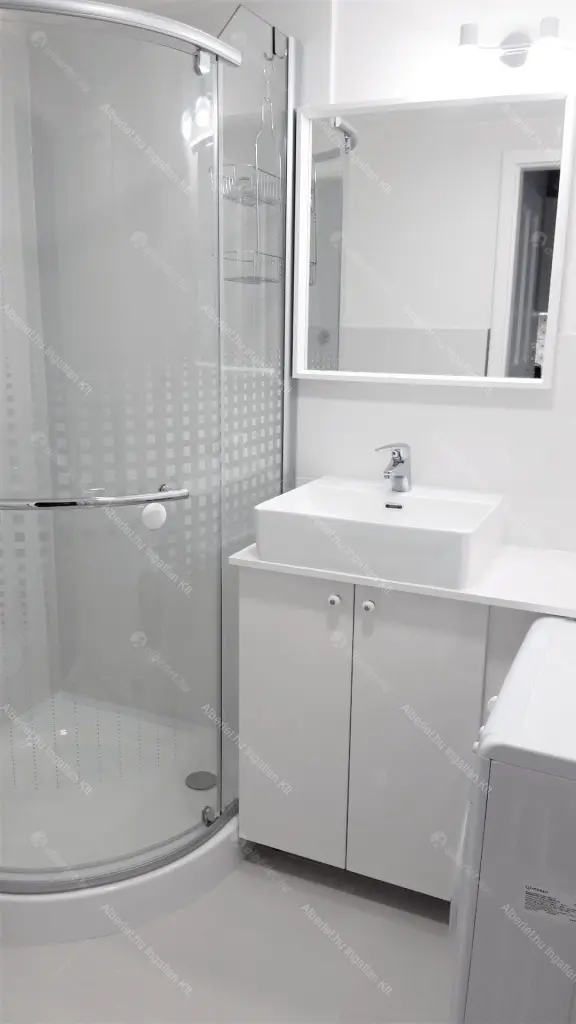 Kiadó albérlet 200000 Ft/hó áron: Budapest, VIII. kerület  József körút. Mérete: 30 nm, 1 szobás | Alberlet.hu - 6702427