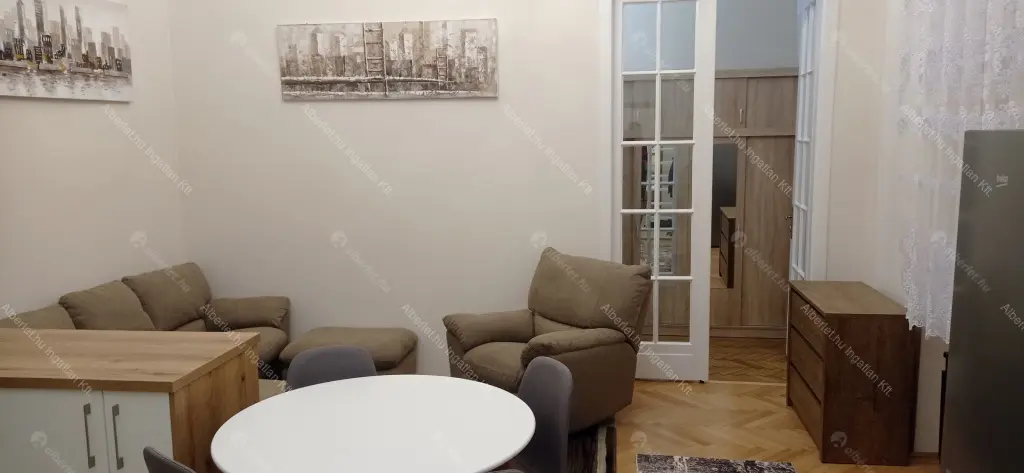 Kiadó albérlet 290000 Ft/hó áron: Budapest, VIII. kerület  József körút. Mérete: 47 nm, 3 szobás | Alberlet.hu - 6700524