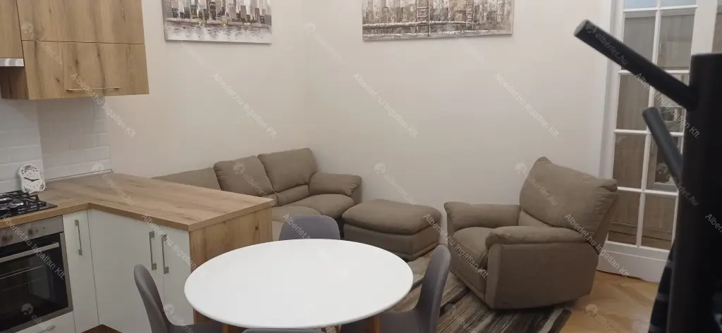 Kiadó albérlet 290000 Ft/hó áron: Budapest, VIII. kerület  József körút. Mérete: 47 nm, 3 szobás | Alberlet.hu - 6700526