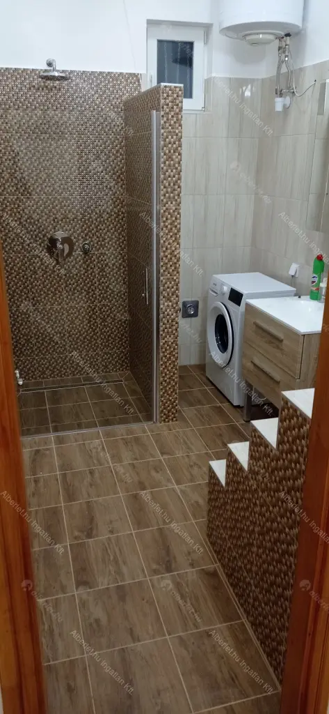 Kiadó albérlet 290000 Ft/hó áron: Budapest, VIII. kerület  József körút. Mérete: 47 nm, 3 szobás | Alberlet.hu - 6700531