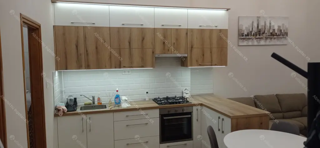 Kiadó albérlet 290000 Ft/hó áron: Budapest, VIII. kerület  József körút. Mérete: 47 nm, 3 szobás | Alberlet.hu - 6700534