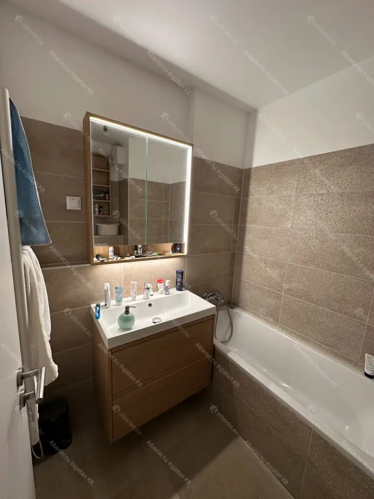 Kiadó albérlet 290000 Ft/hó áron: Budapest, VIII. kerület  József utca. Mérete: 40 nm, 2 szobás | Alberlet.hu - 6706922