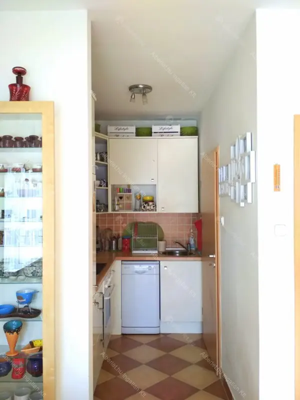 Kiadó albérlet 220000 Ft/hó áron: Budapest, VIII. kerület  Kálvária utca. Mérete: 34 nm, 1 szobás | Alberlet.hu - 6647008