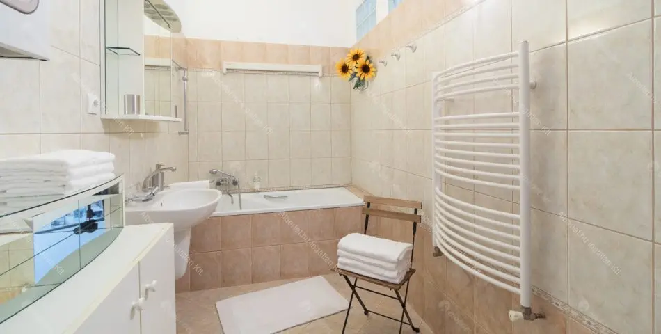 Kiadó albérlet 259000 Ft/hó áron: Budapest, VIII. kerület  Kis Salétrom utca . Mérete: 65 nm, 2 szobás | Alberlet.hu - 6661592