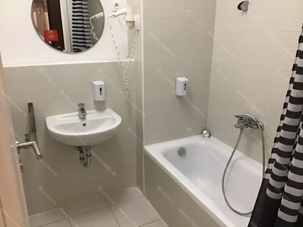 Kiadó albérlet 210000 Ft/hó áron: Budapest, VIII. kerület  Kisfaludi utca . Mérete: 30 nm, 1 szobás | Alberlet.hu - 6673966