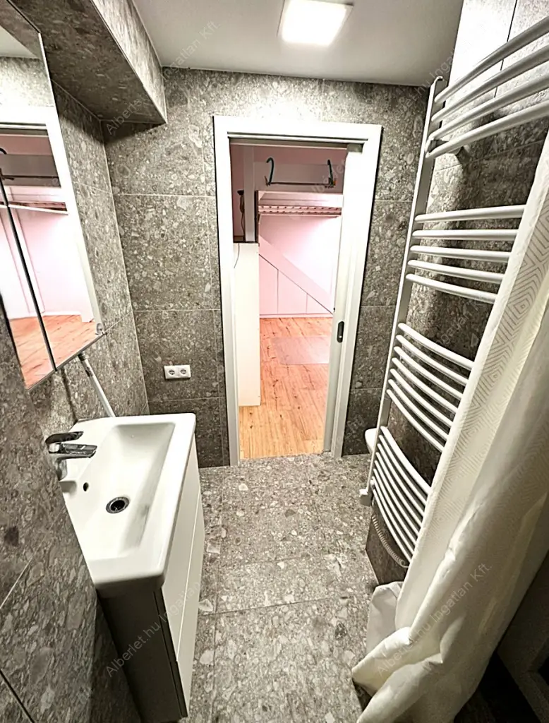 Kiadó albérlet 250000 Ft/hó áron: Budapest, VIII. kerület  Kisfaludy utca. Mérete: 30 nm, 1 szobás | Alberlet.hu - 6614047