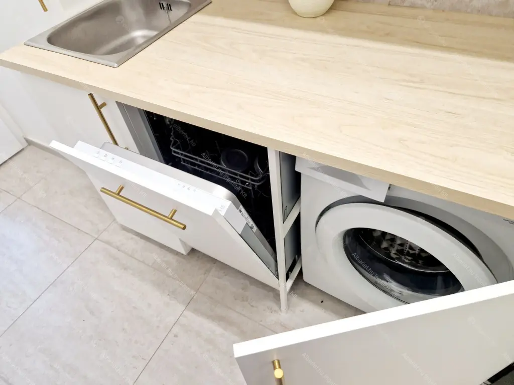 Kiadó albérlet 220000 Ft/hó áron: Budapest, VIII. kerület  Korányi Sándor utca. Mérete: 44 nm, 1 szobás | Alberlet.hu - 6687735