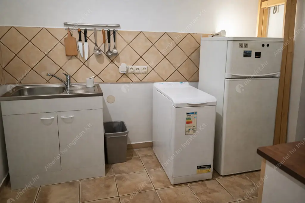 Kiadó albérlet 178000 Ft/hó áron: Budapest, VIII. kerület  Kőris utca. Mérete: 24 nm, 1 szobás | Alberlet.hu - 6631463