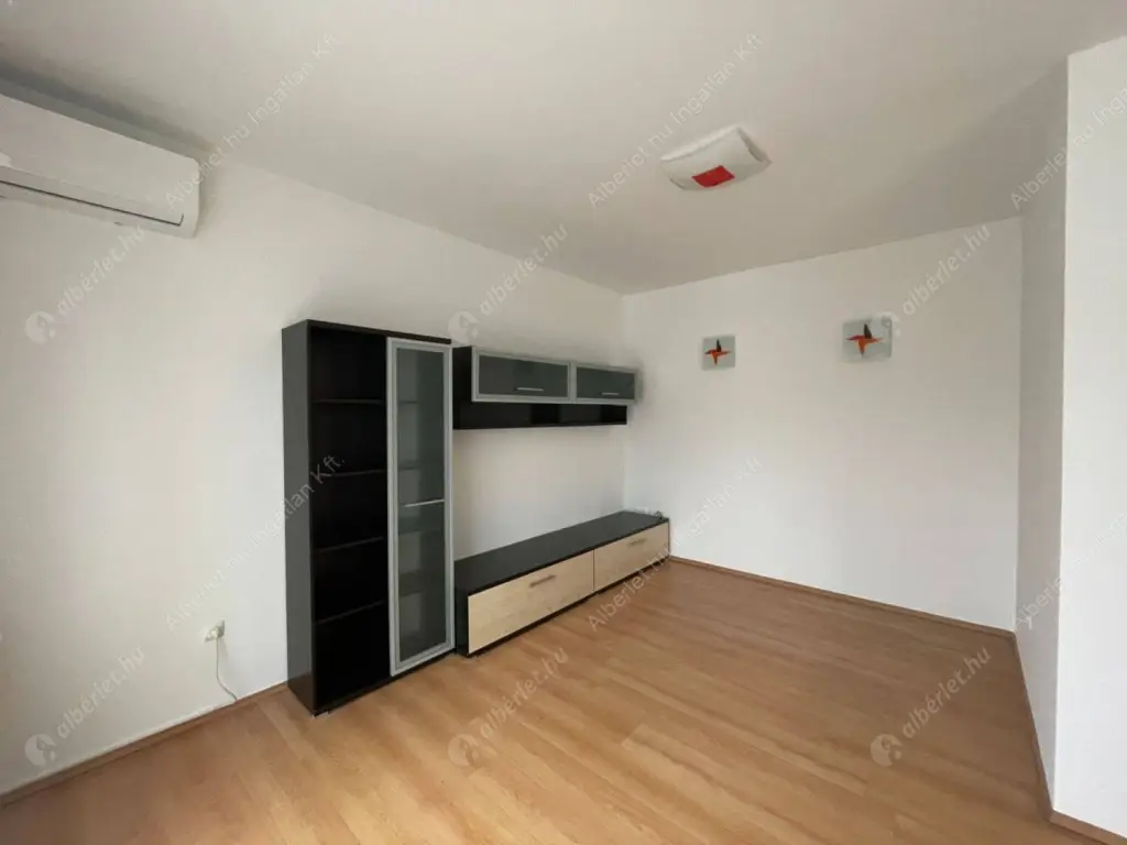 Kiadó albérlet 200000 Ft/hó áron: Budapest, VIII. kerület  Koszorú utca. Mérete: 32 nm, 1 szobás | Alberlet.hu - 6579038
