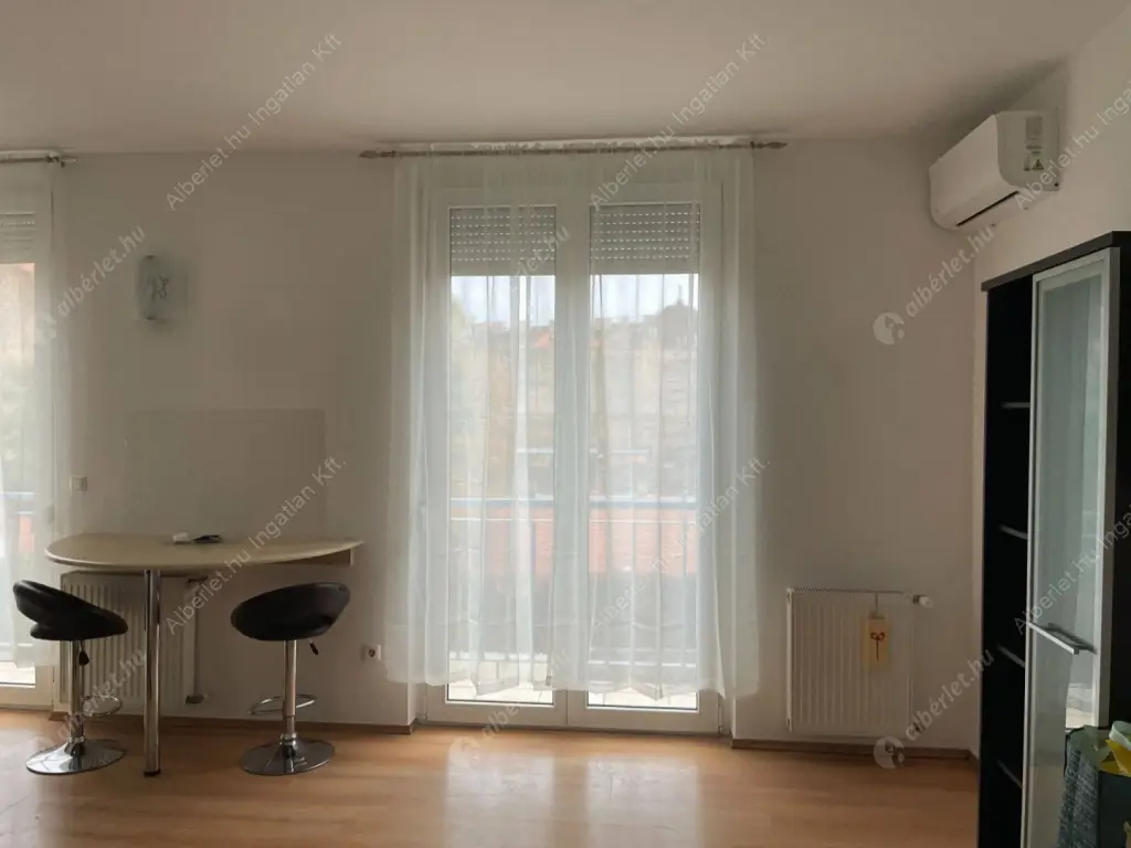 Kiadó albérlet 200000 Ft/hó áron: Budapest, VIII. kerület  Koszorú utca. Mérete: 32 nm, 1 szobás | Alberlet.hu - 6579039
