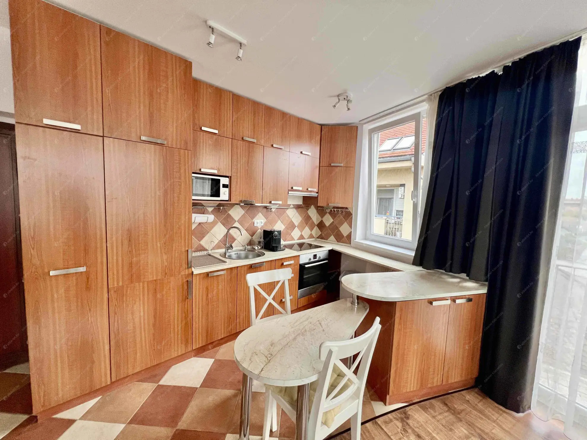 Kiadó albérlet 190000 Ft/hó áron: Budapest, VIII. kerület  Koszorú utca. Mérete: 37 nm, 1 szobás | Alberlet.hu - 6561393