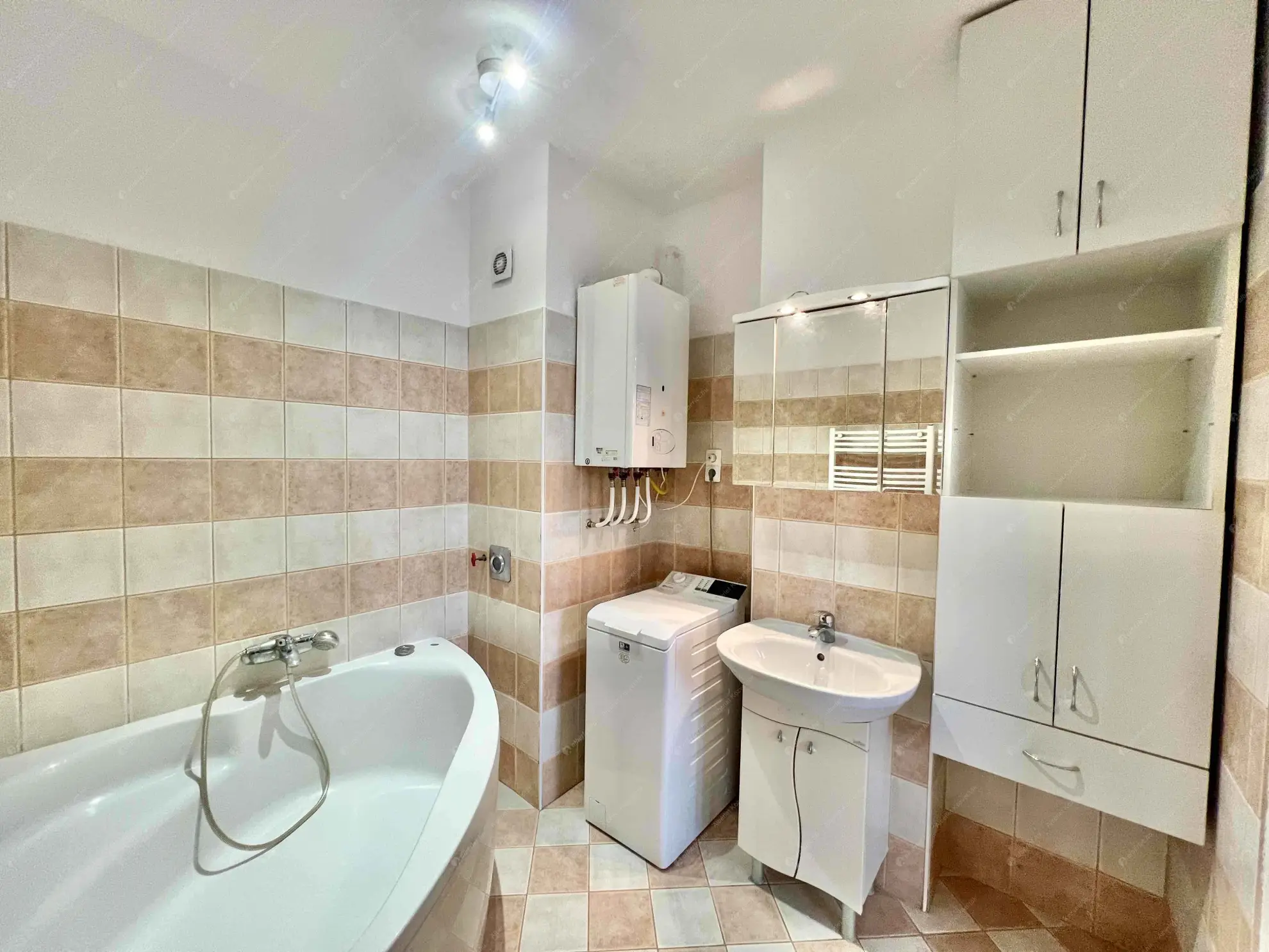 Kiadó albérlet 190000 Ft/hó áron: Budapest, VIII. kerület  Koszorú utca. Mérete: 37 nm, 1 szobás | Alberlet.hu - 6561395