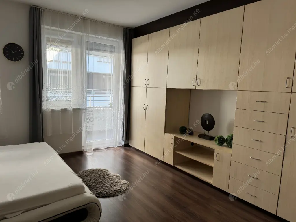 Kiadó albérlet 250000 Ft/hó áron: Budapest, VIII. kerület  Leonardo da Vinci utca. Mérete: 32 nm, 1 szobás | Alberlet.hu - 6619396