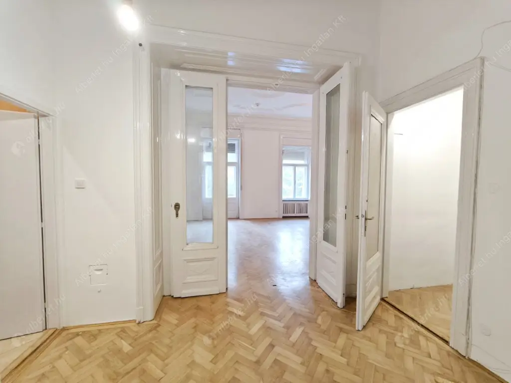 Kiadó albérlet 370000 Ft/hó áron: Budapest, VIII. kerület  Lőrinc pap tér. Mérete: 98 nm, 2 szobás | Alberlet.hu - 6589162