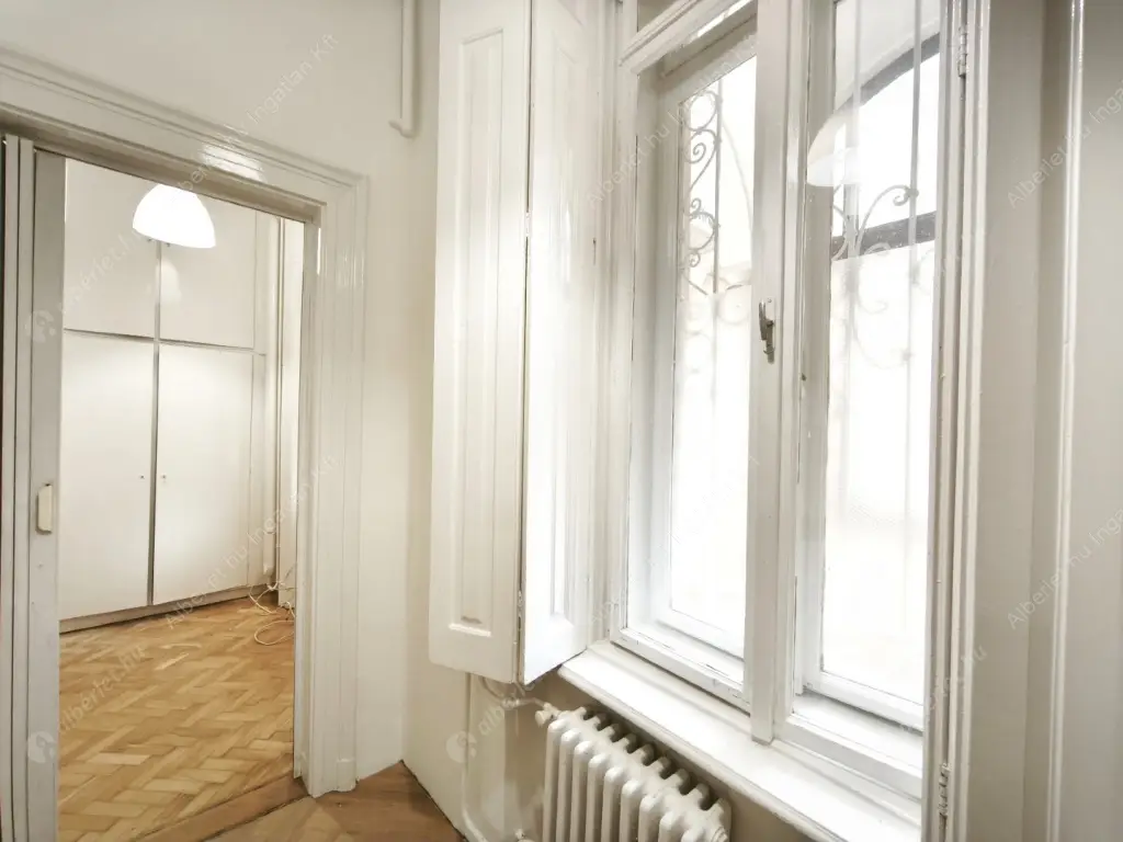 Kiadó albérlet 370000 Ft/hó áron: Budapest, VIII. kerület  Lőrinc pap tér. Mérete: 98 nm, 2 szobás | Alberlet.hu - 6589166