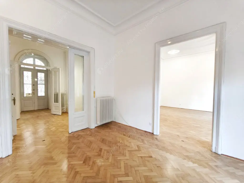 Kiadó albérlet 370000 Ft/hó áron: Budapest, VIII. kerület  Lőrinc pap tér. Mérete: 98 nm, 2 szobás | Alberlet.hu - 6589167