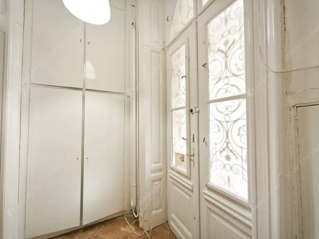 Kiadó albérlet 320000 Ft/hó áron: Budapest, VIII. kerület  Lőrinc pap tér. Mérete: 98 nm, 2 szobás | Alberlet.hu - 6625179