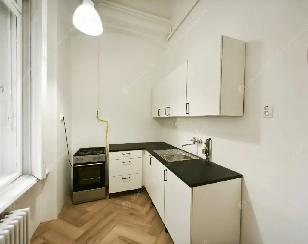 Kiadó albérlet 320000 Ft/hó áron: Budapest, VIII. kerület  Lőrinc pap tér. Mérete: 98 nm, 2 szobás | Alberlet.hu - 6625181