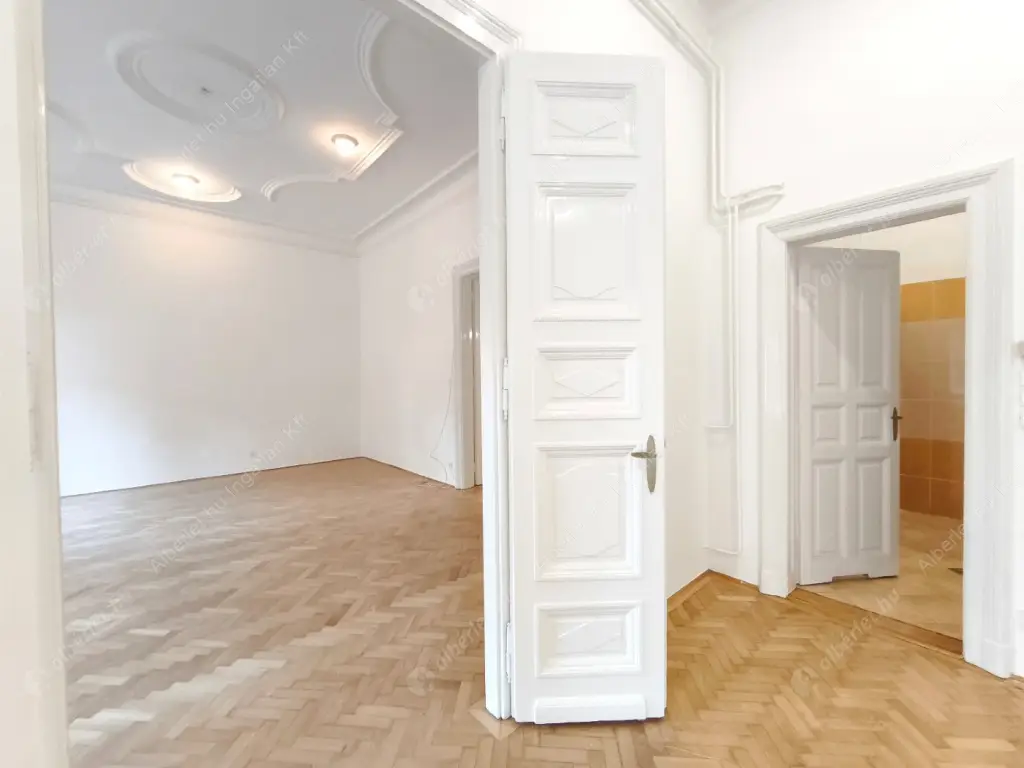 Kiadó albérlet 320000 Ft/hó áron: Budapest, VIII. kerület  Lőrinc pap tér. Mérete: 98 nm, 2 szobás | Alberlet.hu - 6625191