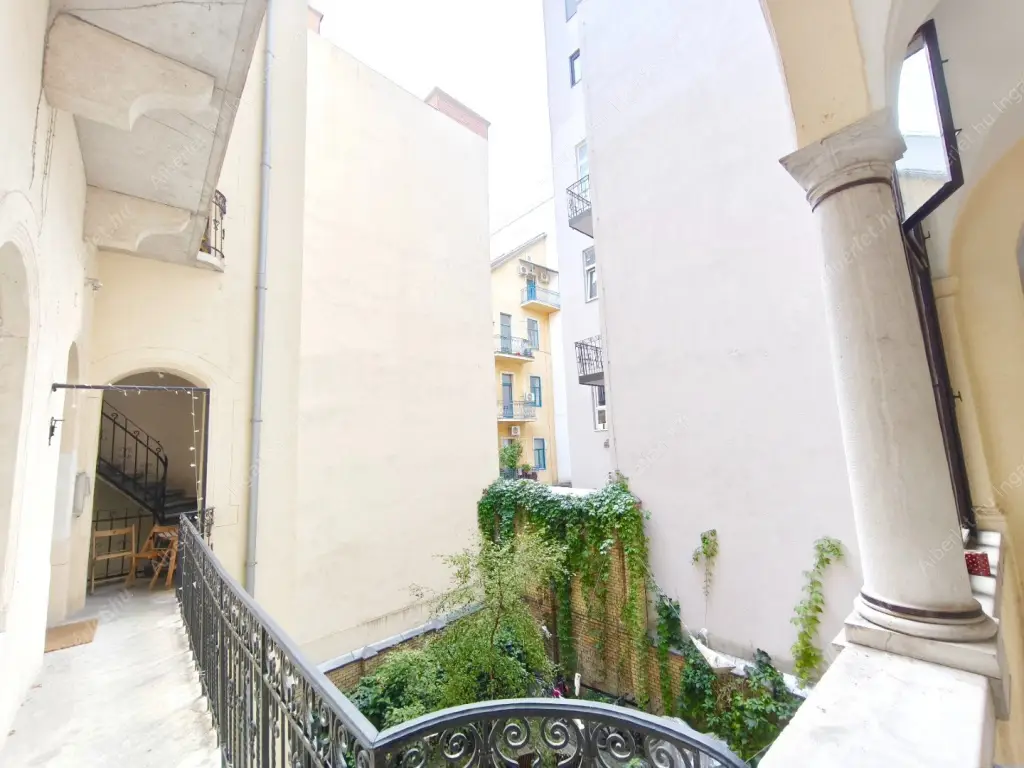 Kiadó albérlet 320000 Ft/hó áron: Budapest, VIII. kerület  Lőrinc pap tér. Mérete: 98 nm, 2 szobás | Alberlet.hu - 6625194