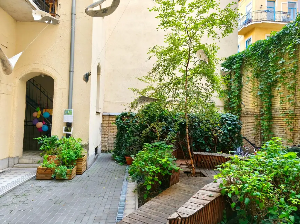 Kiadó albérlet 320000 Ft/hó áron: Budapest, VIII. kerület  Lőrinc pap tér. Mérete: 98 nm, 2 szobás | Alberlet.hu - 6625195