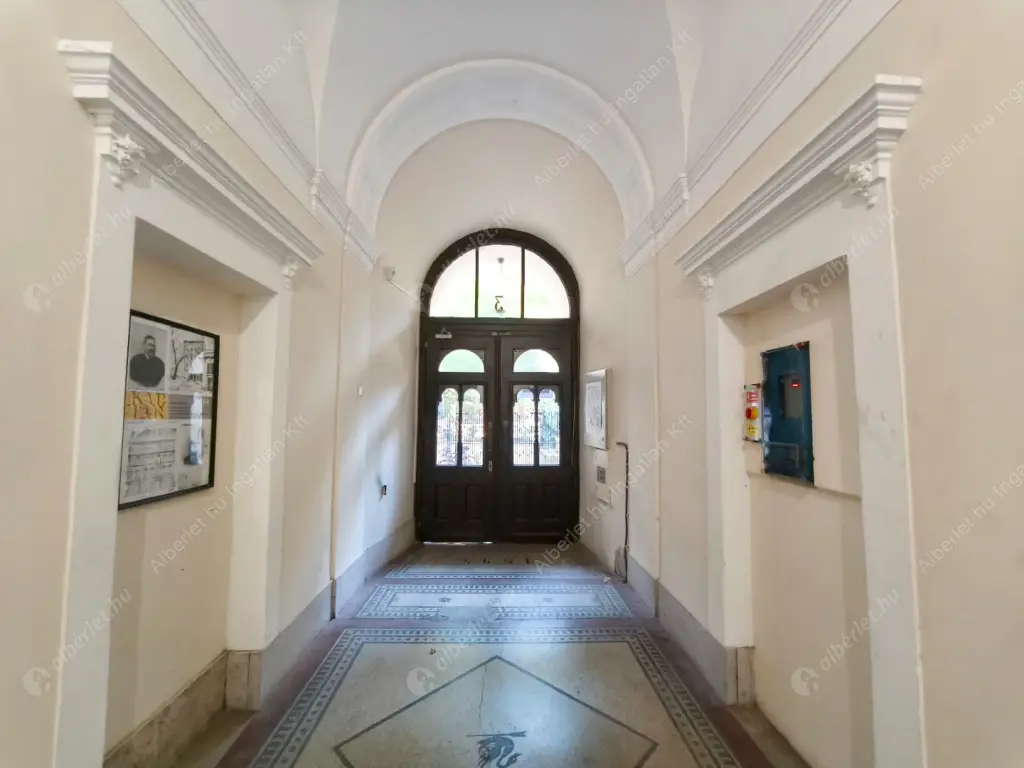 Kiadó albérlet 320000 Ft/hó áron: Budapest, VIII. kerület  Lőrinc pap tér. Mérete: 98 nm, 2 szobás | Alberlet.hu - 6625197