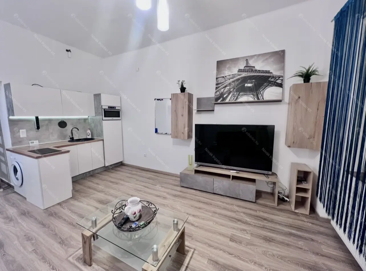 Kiadó albérlet 190000 Ft/hó áron: Budapest, VIII. kerület  Lujza utca. Mérete: 32 nm, 1 szobás | Alberlet.hu - 6670513