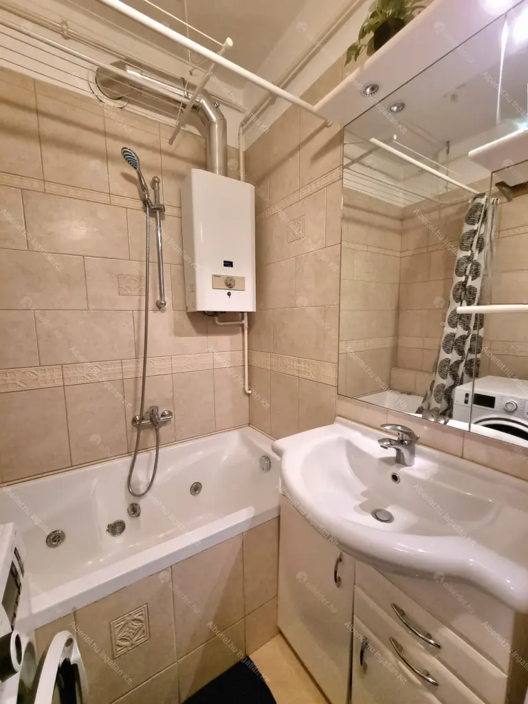 Kiadó albérlet 259000 Ft/hó áron: Budapest, VIII. kerület  Luther utca. Mérete: 55 nm, 2 szobás | Alberlet.hu - 6691441