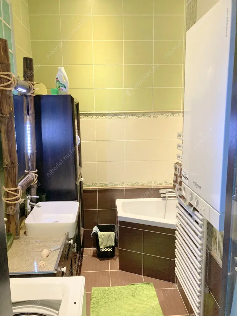 Kiadó albérlet 240000 Ft/hó áron: Budapest, VIII. kerület  Mátyás tér. Mérete: 50 nm, 2 szobás | Alberlet.hu - 6587051