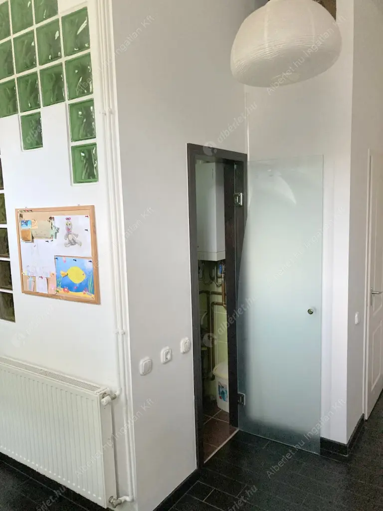 Kiadó albérlet 240000 Ft/hó áron: Budapest, VIII. kerület  Mátyás tér. Mérete: 50 nm, 2 szobás | Alberlet.hu - 6587058