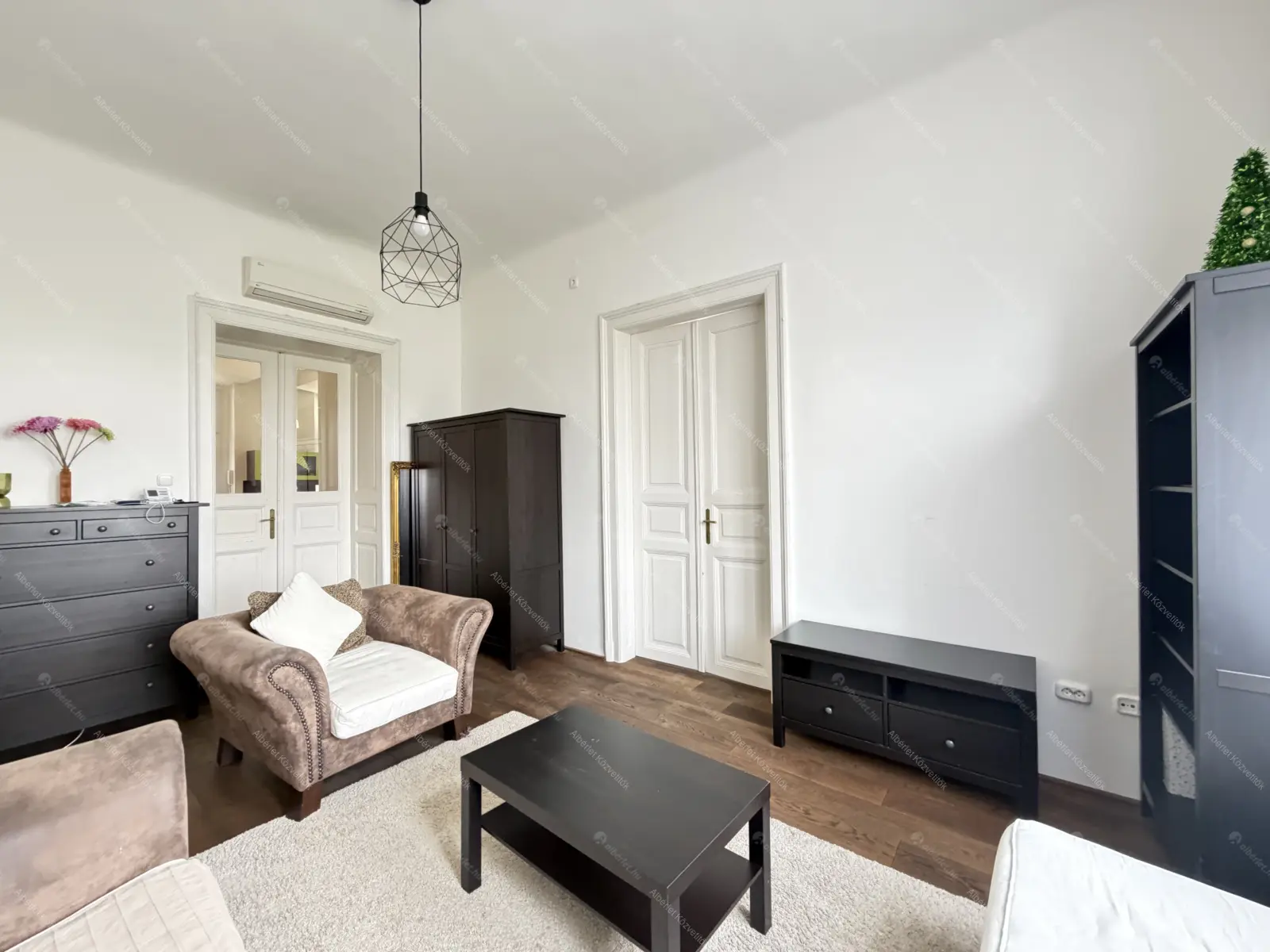 Kiadó albérlet 200000 Ft/hó áron: Budapest, VIII. kerület  Mátyás tér. Mérete: 50 nm, 2 szobás | Alberlet.hu - 6697965