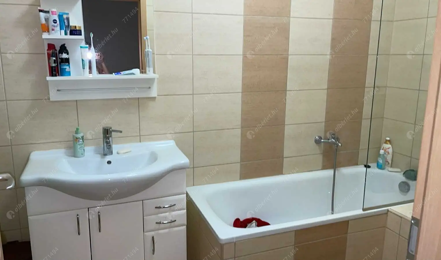 Kiadó albérlet 234000 Ft/hó áron: Budapest, VIII. kerület  Mátyás tér. Mérete: 51 nm, 2 szobás | Alberlet.hu - 6592057