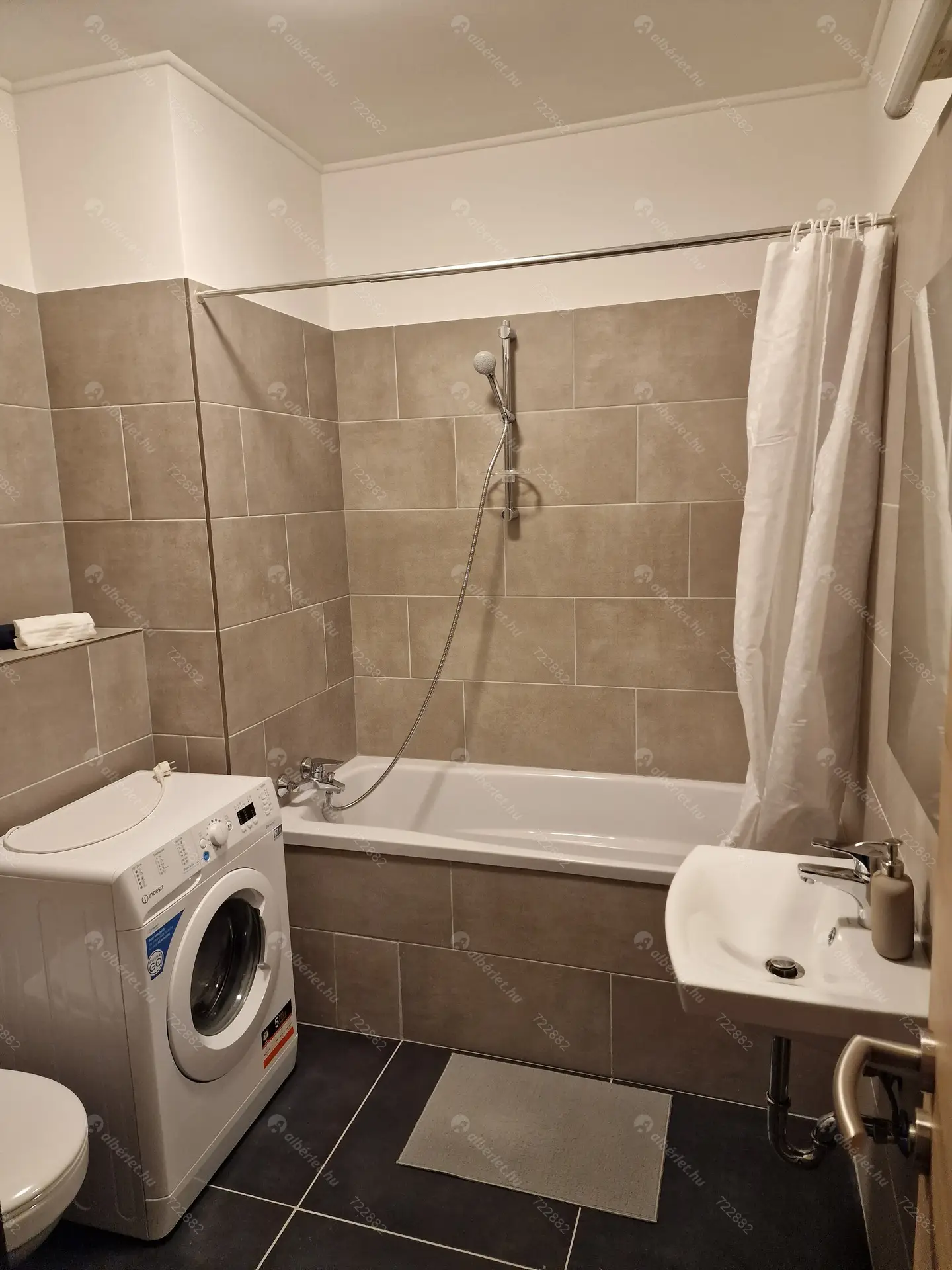 Kiadó albérlet 474000 Ft/hó áron: Budapest, VIII. kerület  Mátyás tér. Mérete: 62 nm, 3 szobás | Alberlet.hu - 5890147