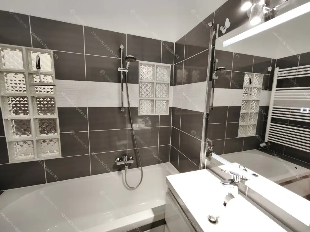 Kiadó albérlet 260000 Ft/hó áron: Budapest, VIII. kerület  Nagy Fuvaros utca. Mérete: 49 nm, 2 szobás | Alberlet.hu - 6697487