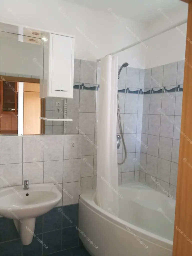 Kiadó albérlet 230000 Ft/hó áron: Budapest, VIII. kerület  Nap utca. Mérete: 34 nm, 1 szobás | Alberlet.hu - 6701413