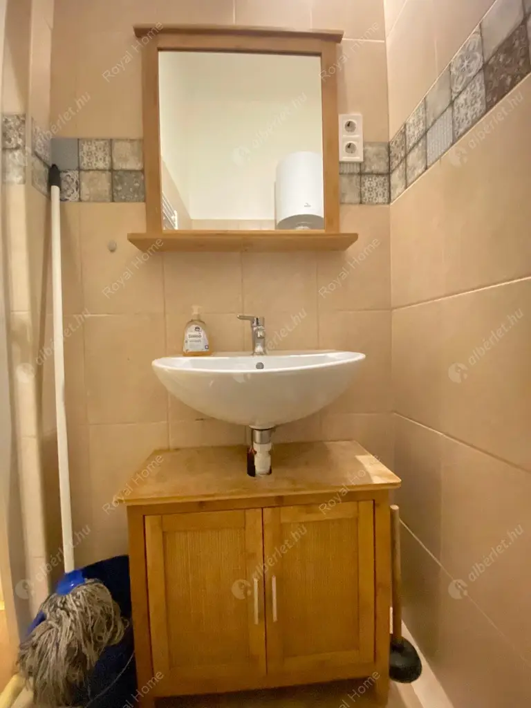 Kiadó albérlet 210000 Ft/hó áron: Budapest, VIII. kerület  Német utca. Mérete: 40 nm, 1 szobás | Alberlet.hu - 5314423