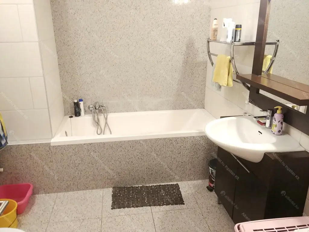 Kiadó albérlet 250000 Ft/hó áron: Budapest, VIII. kerület  Népszínház utca. Mérete: 85 nm, 2 szobás | Alberlet.hu - 6690015