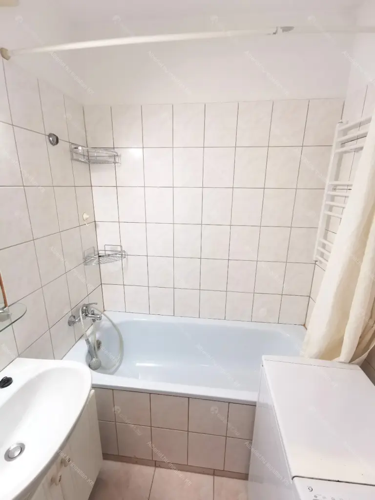 Kiadó albérlet 200000 Ft/hó áron: Budapest, VIII. kerület  Orczy tér. Mérete: 35 nm, 1 szobás | Alberlet.hu - 6705408