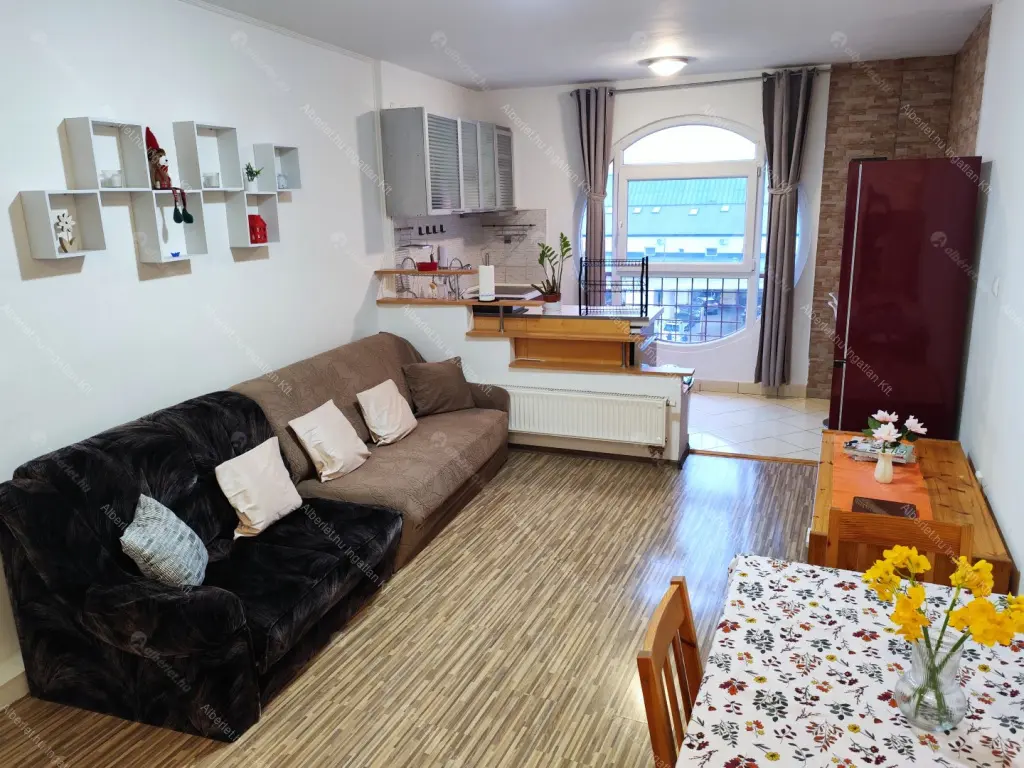 Kiadó albérlet 300000 Ft/hó áron: Budapest, VIII. kerület  Orczy tér. Mérete: 68 nm, 3 szobás | Alberlet.hu - 6653235