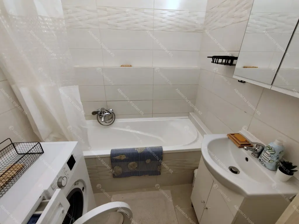 Kiadó albérlet 300000 Ft/hó áron: Budapest, VIII. kerület  Orczy tér. Mérete: 68 nm, 3 szobás | Alberlet.hu - 6653244