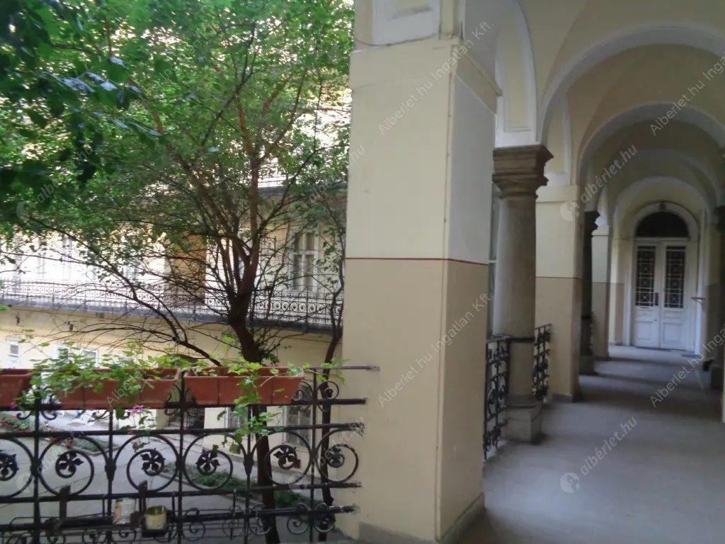 Kiadó albérlet 198000 Ft/hó áron: Budapest, VIII. kerület  Rákóczi út. Mérete: 40 nm, 1 szobás | Alberlet.hu - 6591386