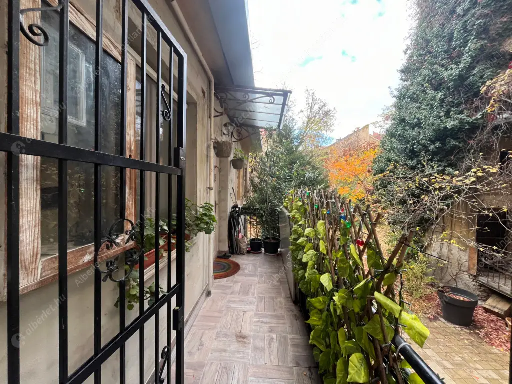 Kiadó albérlet 225000 Ft/hó áron: Budapest, VIII. kerület  Rökk Szilárd utca. Mérete: 40 nm, 2 szobás | Alberlet.hu - 6601458