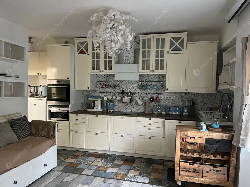 Kiadó albérlet 225000 Ft/hó áron: Budapest, VIII. kerület  Rökk Szilárd utca. Mérete: 40 nm, 2 szobás | Alberlet.hu - 6607723