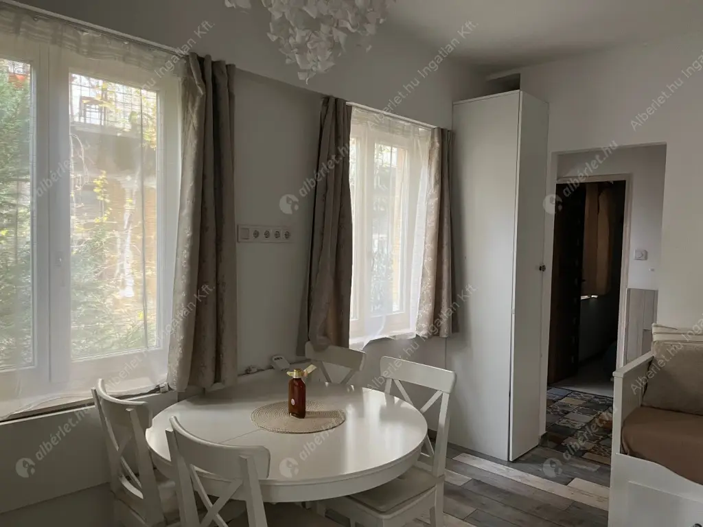 Kiadó albérlet 225000 Ft/hó áron: Budapest, VIII. kerület  Rökk Szilárd utca. Mérete: 40 nm, 2 szobás | Alberlet.hu - 6607724
