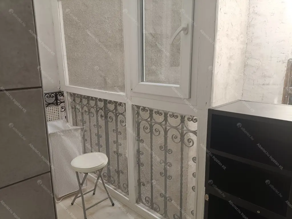 Kiadó albérlet 210000 Ft/hó áron: Budapest, VIII. kerület  Szentkirályi utca. Mérete: 32 nm, 1 szobás | Alberlet.hu - 6698608