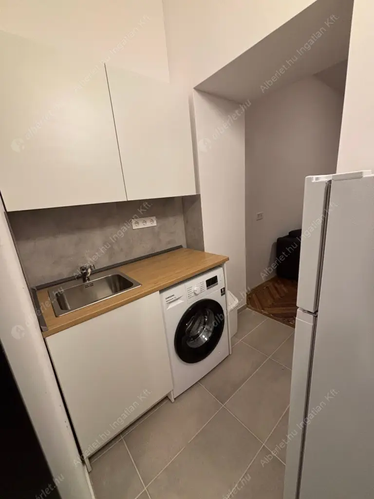 Kiadó albérlet 180000 Ft/hó áron: Budapest, VIII. kerület  Szerdahelyi utca. Mérete: 22 nm, 1 szobás | Alberlet.hu - 6598750