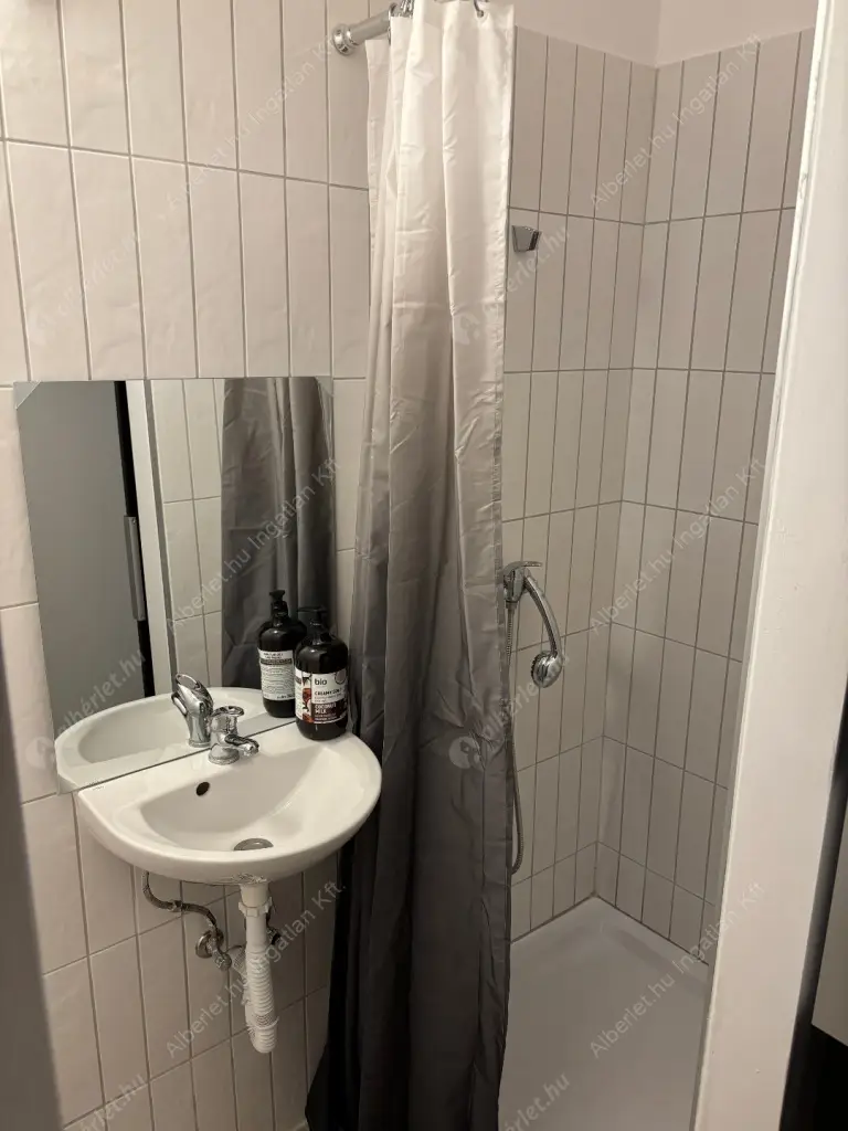 Kiadó albérlet 180000 Ft/hó áron: Budapest, VIII. kerület  Szerdahelyi utca. Mérete: 22 nm, 1 szobás | Alberlet.hu - 6608769